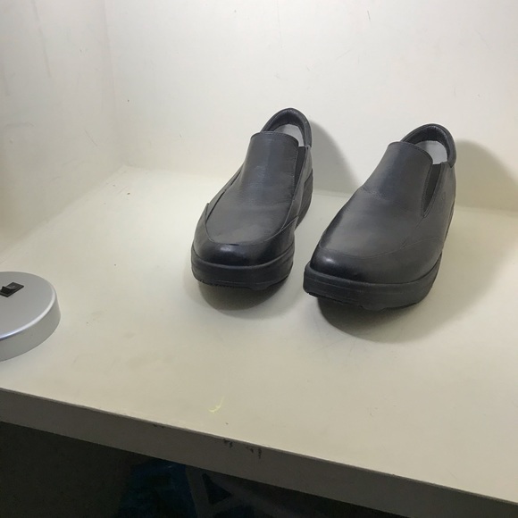 Men's MBT Slip-On Sneaker # 400100-03 - Picture 6 of 8